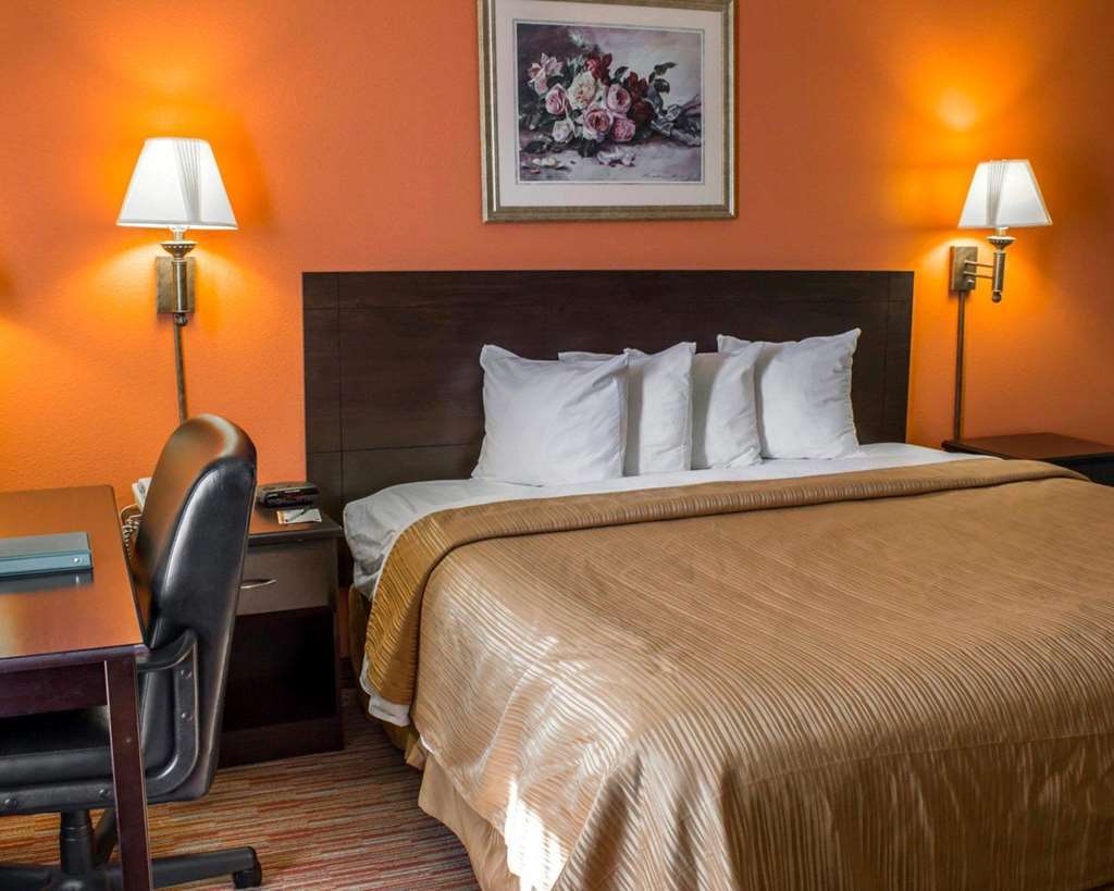Clarion Pointe Hotel Archdale Room photo